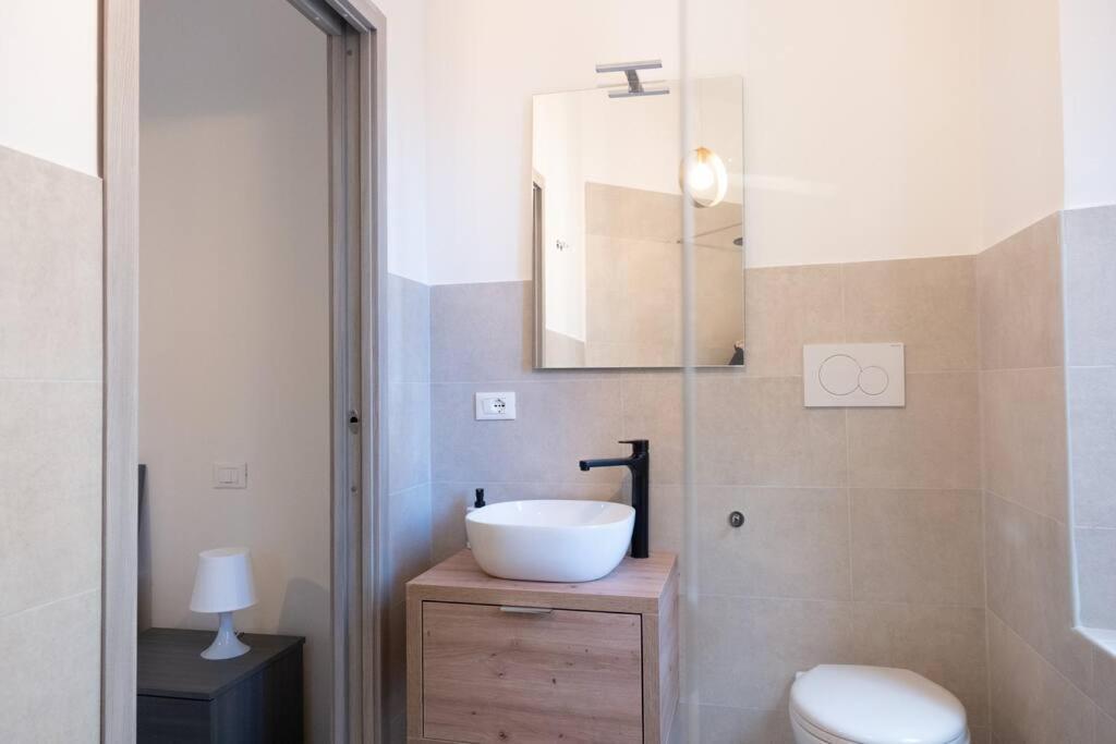 ליבורנו Private Room: The Port Apartment Scirocco מראה חיצוני תמונה