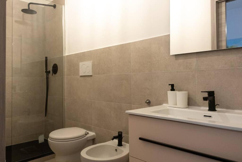 ליבורנו Private Room: The Port Apartment Scirocco מראה חיצוני תמונה